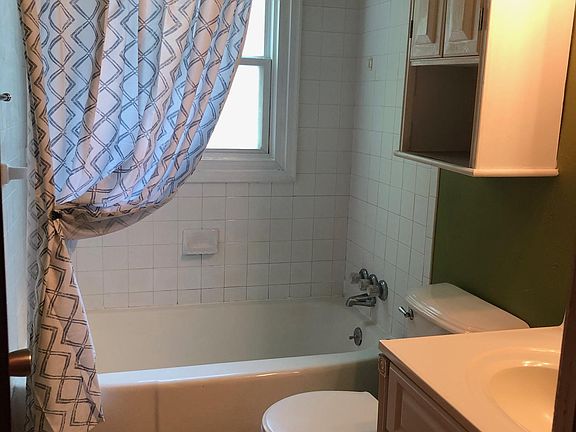 Bathroom (downstairs)