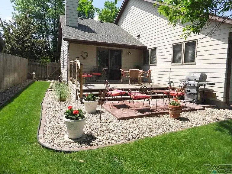 3610 S Kris Dr — Photo 2
