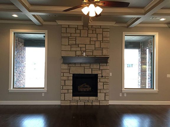 3rd image of 591 Harold Dr