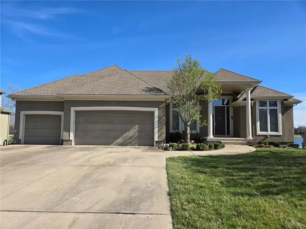 4805 SW Gull Point Dr, Lees Summit, MO 64082