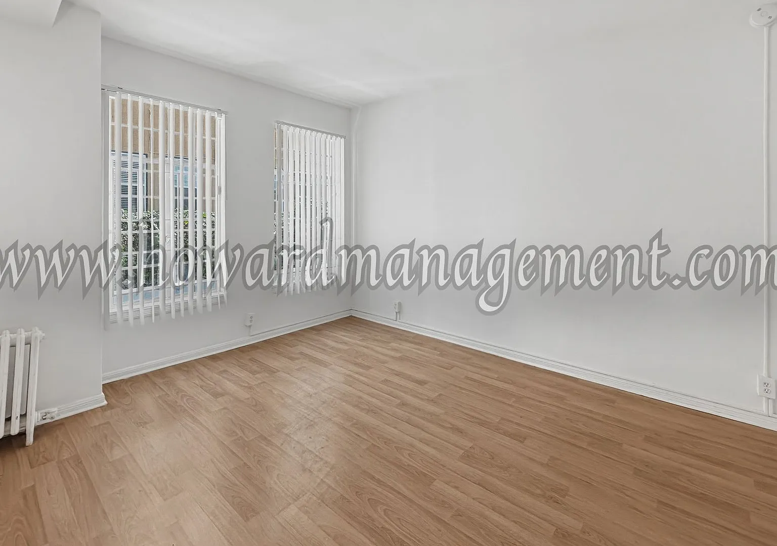 Wilshire Mediterranean Apartments — Photo 2