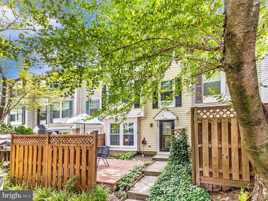 446 Palmspring Dr, Gaithersburg, MD 20878