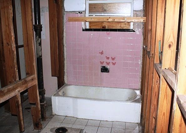 2nd image of 928 W 7th St