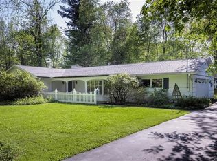205 Treehaven Dr, East Aurora, NY 14052