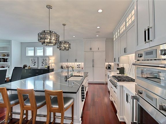4th image of 191 Bridgeport Way
