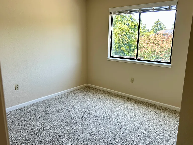 75 Francis Cir — Photo 13
