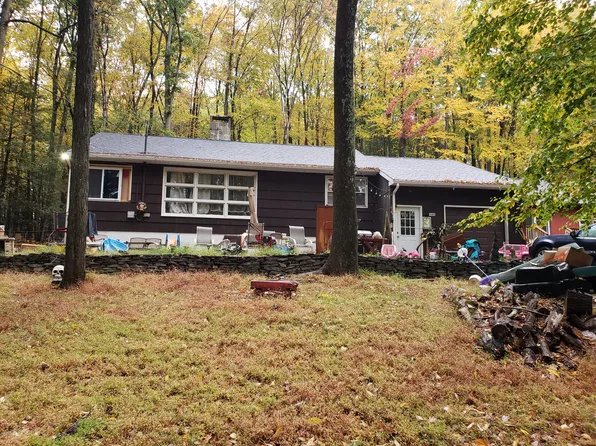 105 Cypress Dr, Greentown, PA 18426
