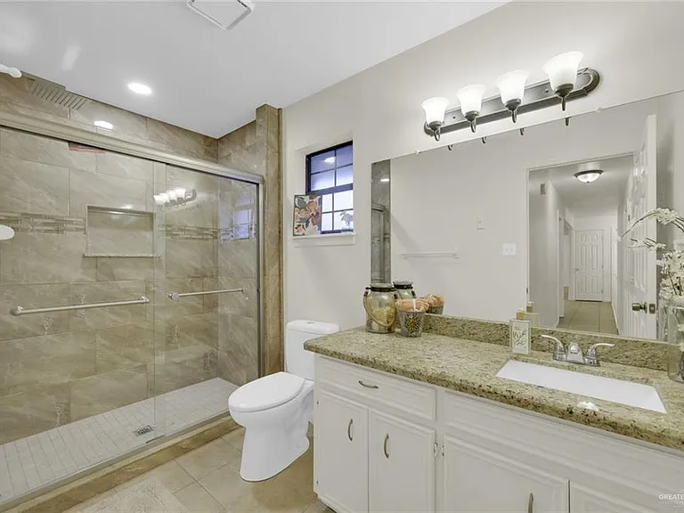 2039 W Umar Ave — Photo 11