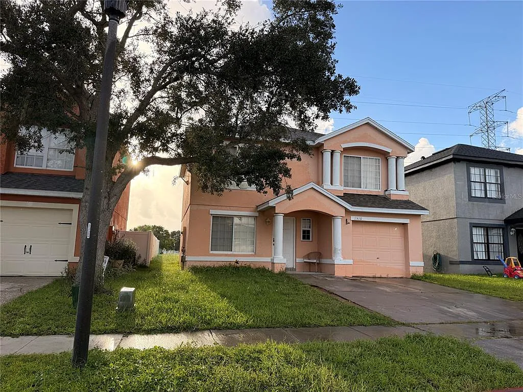 4 bed, 2.5 bath, 1457 sqft, $2,300 — Photo 1
