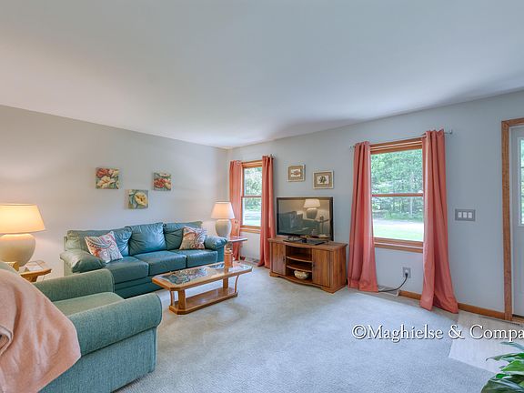 4th image of 9637 Club House Dr W