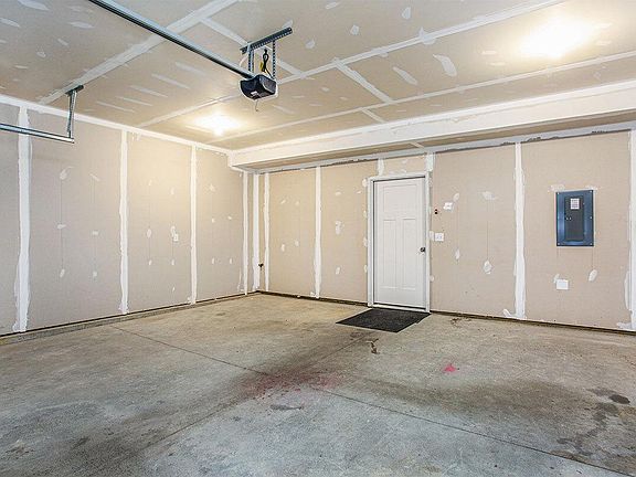 5th image of 4742 Camden Dr
