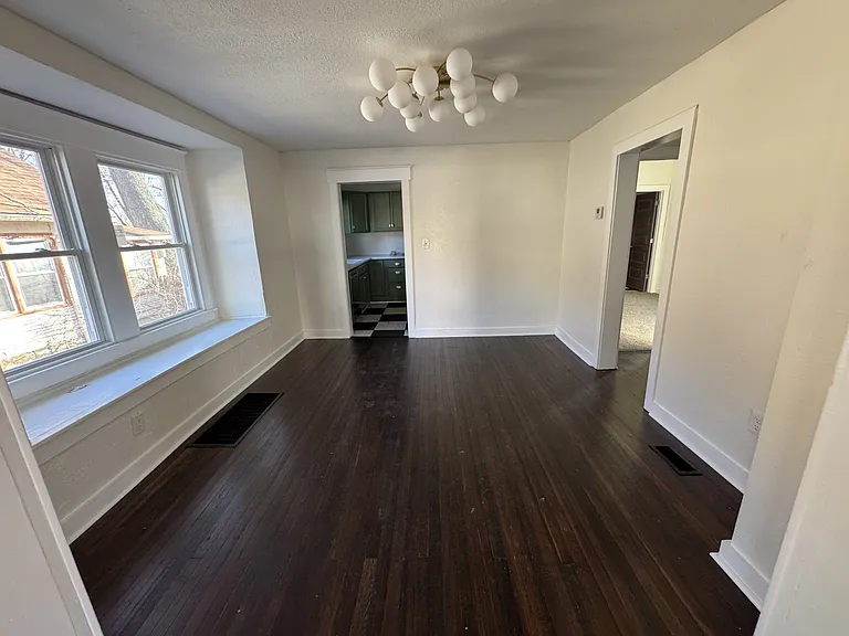 1329 Rowland Ave — Photo 10