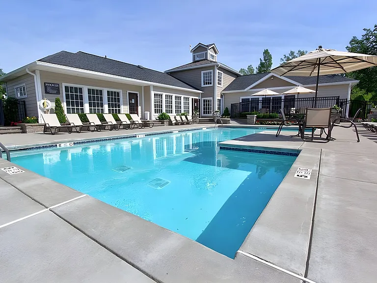Country Club Manor — Photo 8