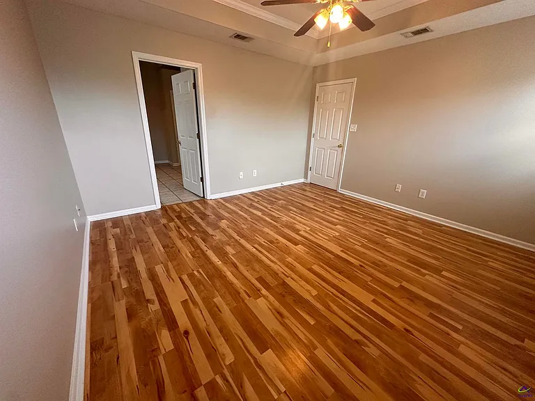 123 Larkspur Ln — Photo 8