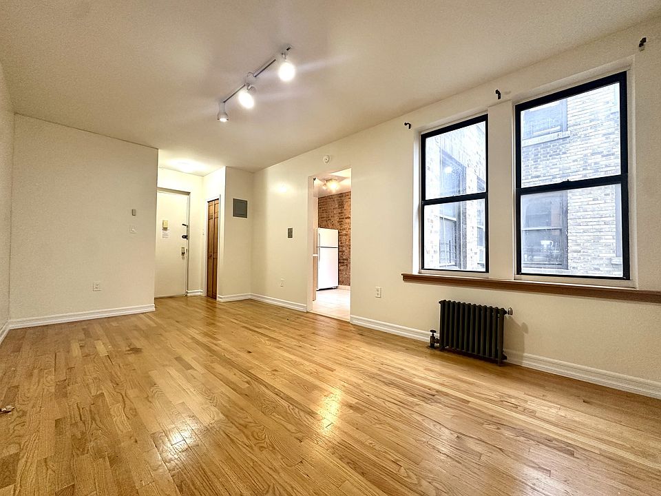 1st image of 10 Adrian Ave APT 3D