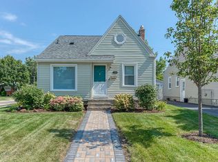 2738 Crooks Rd, Royal Oak, MI 48073