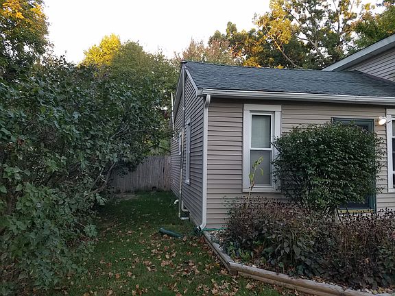 3rd image of 205 S Railroad St