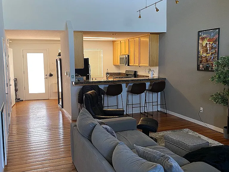 105 E St #3F — Photo 5