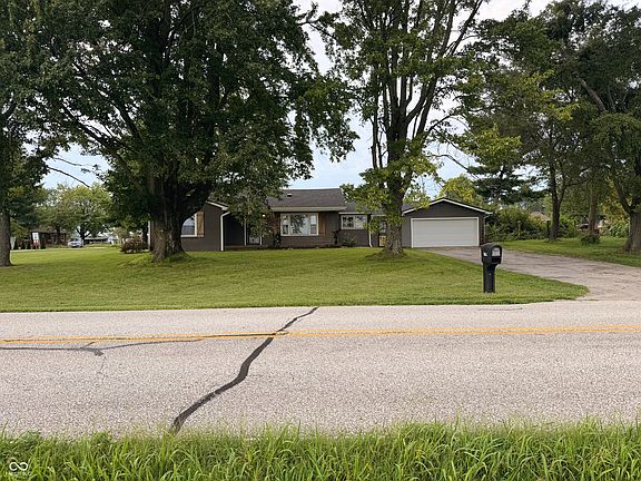 3rd image of 714 Deaver Rd