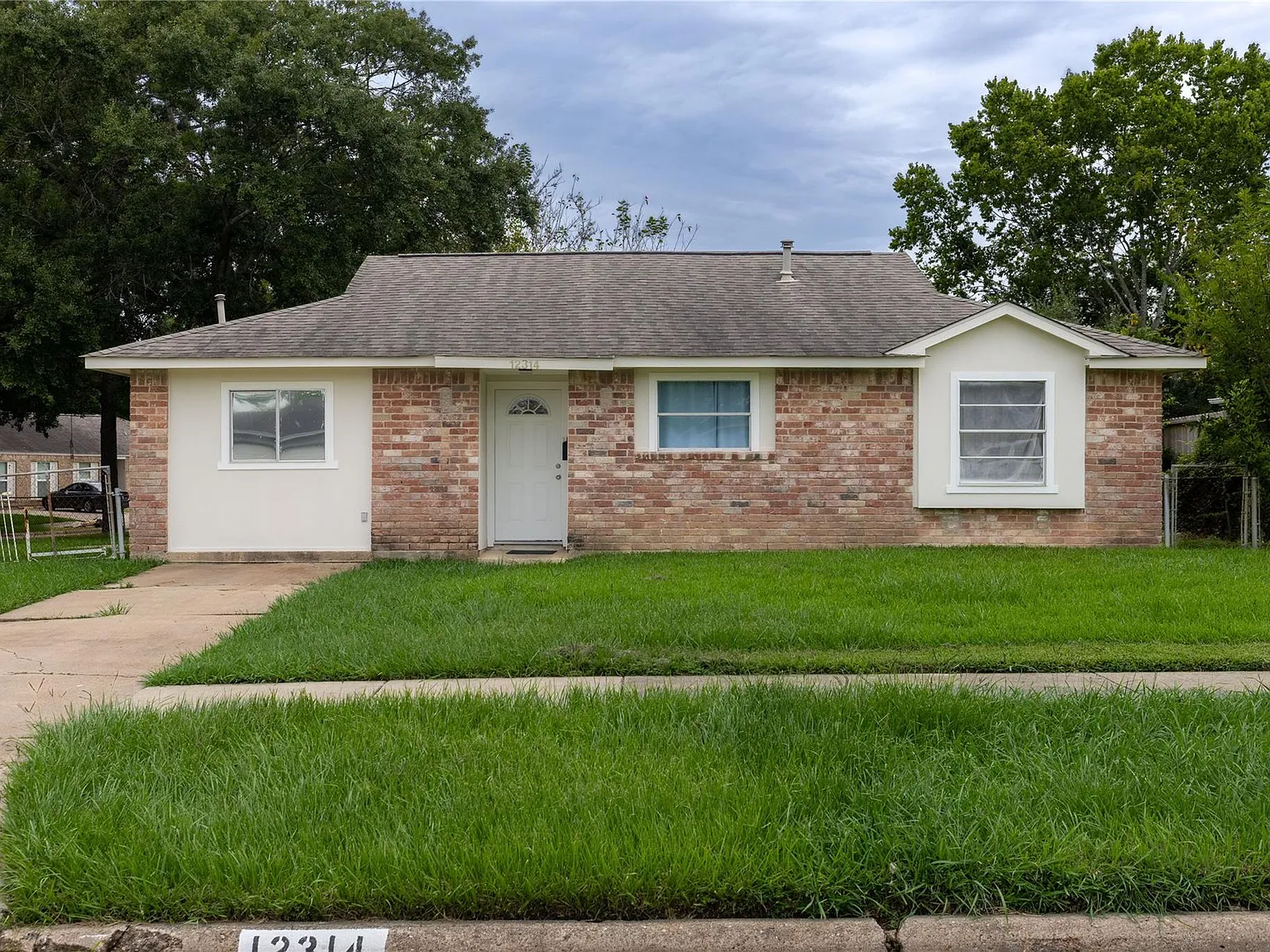 3 bed, 1.0 bath, 1160 sqft, $1,750 — Photo 2