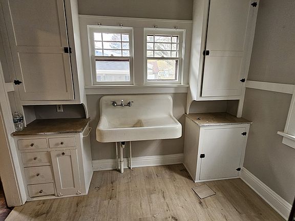 2nd image of 836 W Forest Ave