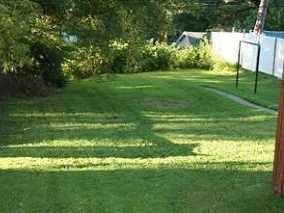 Lovely yard for gathering
