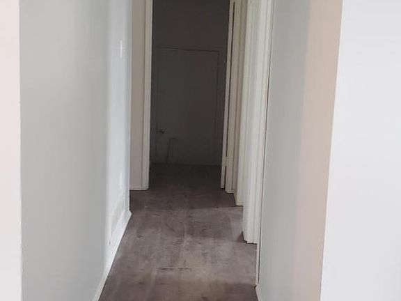 3rd image of 527 Holbrook Dr #527