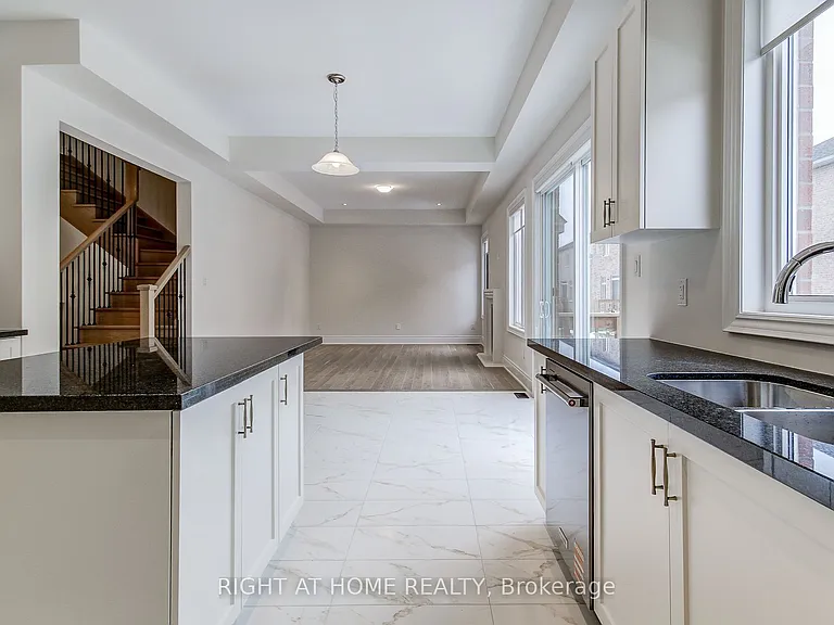 51 Lorrain Hand Cres — Photo 13