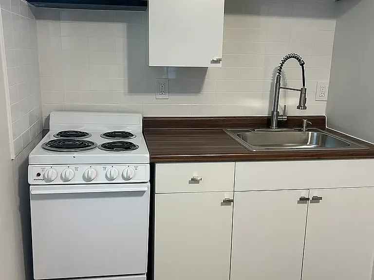 411-431 N Main St #20 — Photo 4