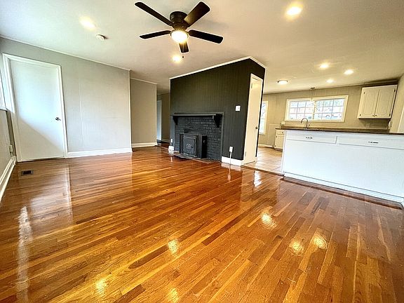 3rd image of 612 Crescent Ave