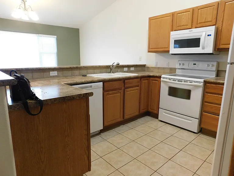3016 Oakwood Dr — Photo 5
