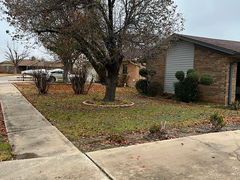 6715 SW Chaucer Dr — Photo 3