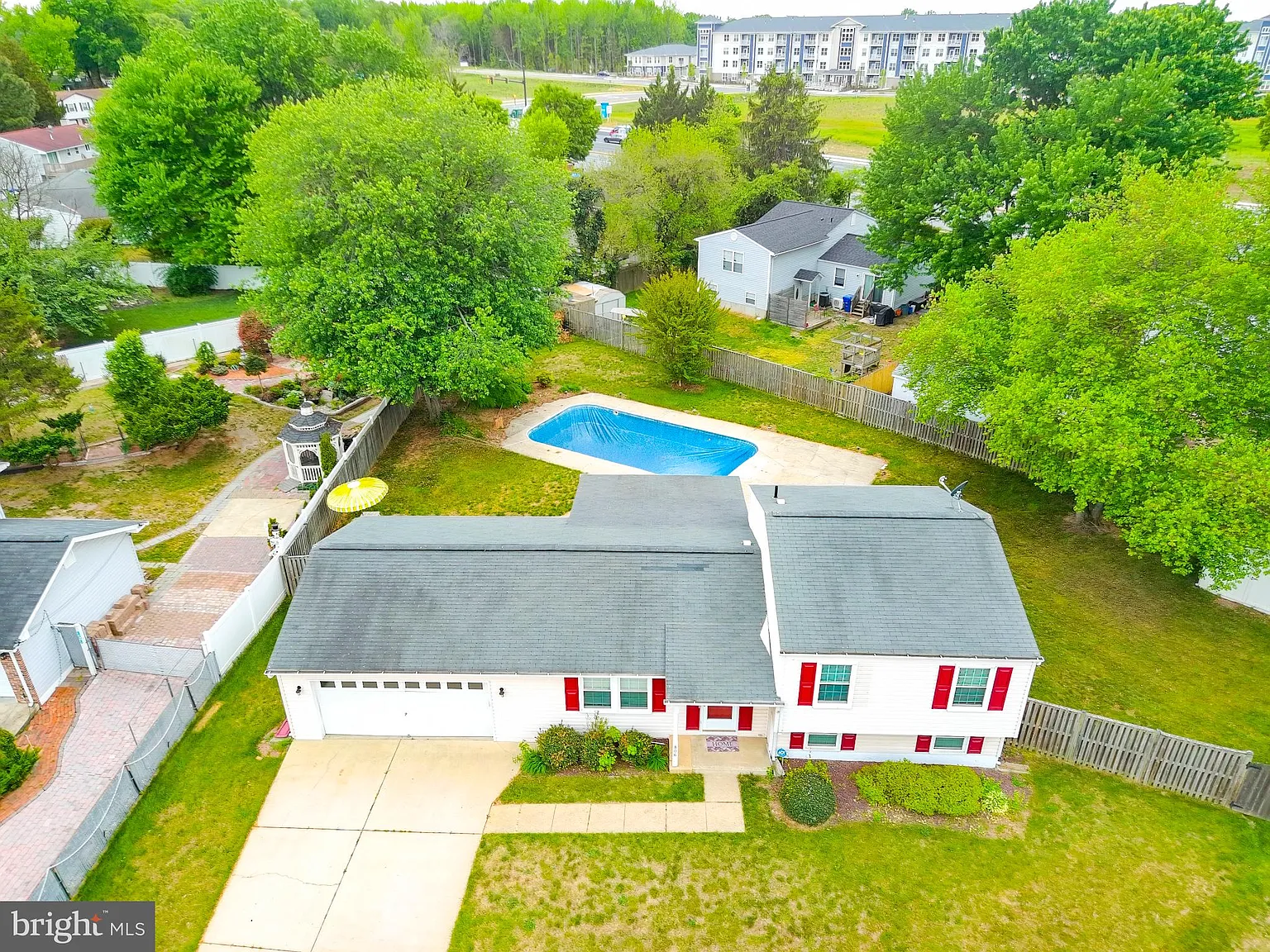 3 bed, 2.0 bath, 2000 sqft, $2,800 — Photo 2