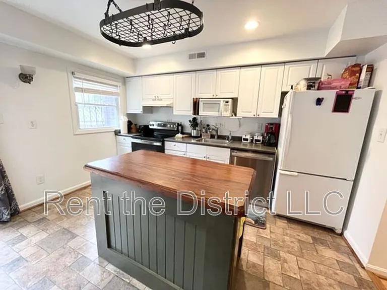 109 P St SW — Photo 7