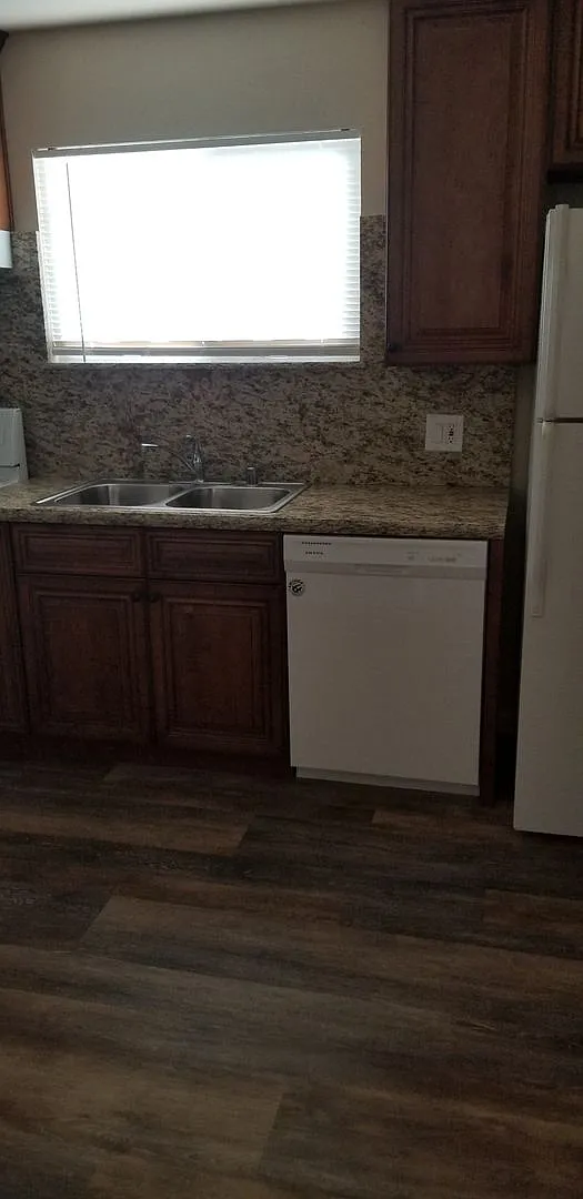 2 Bedroom, 1 Bath Apartment — Photo 4