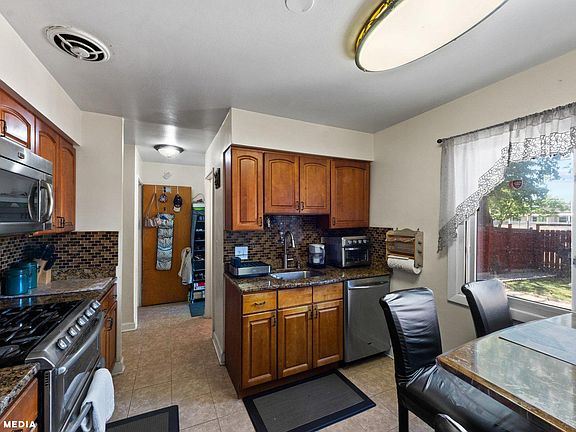 5th image of 4941 Carol St Unit E