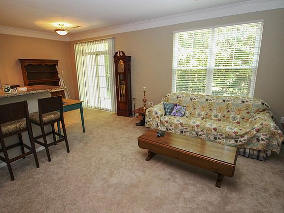 3rd image of 6732 Durwood Ln