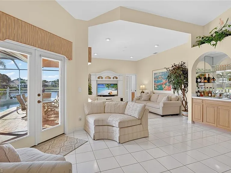 6687 Huntley Ln S — Photo 17