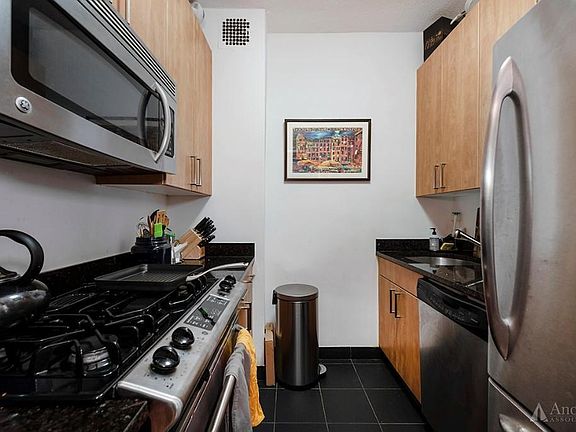 3rd image of 60 E 8th St APT 22L