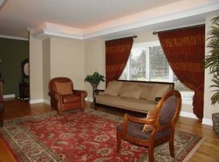 709 S Poplar Ave, Elmhurst, IL 60126