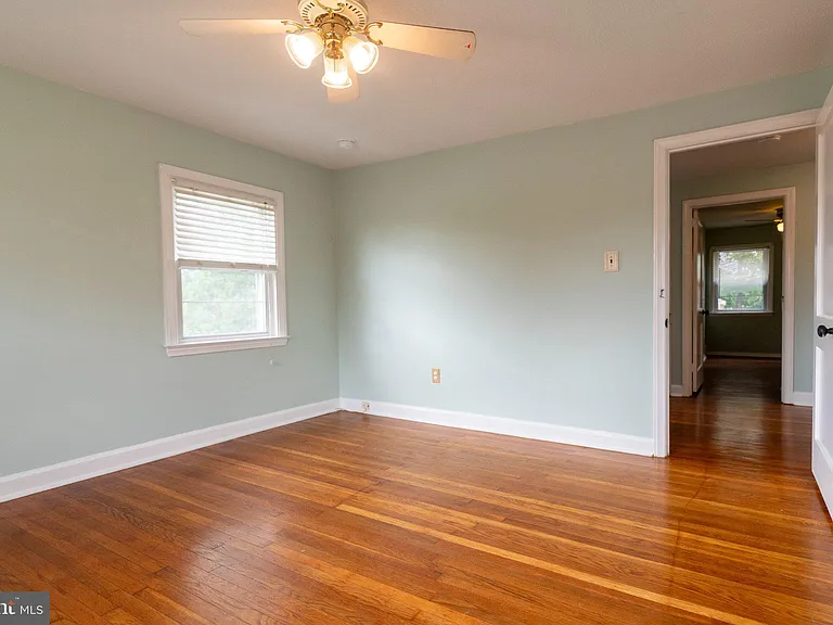 526 Michell St — Photo 14