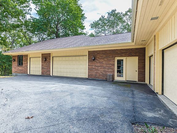 4th image of 21727 N Hickory Hill Dr