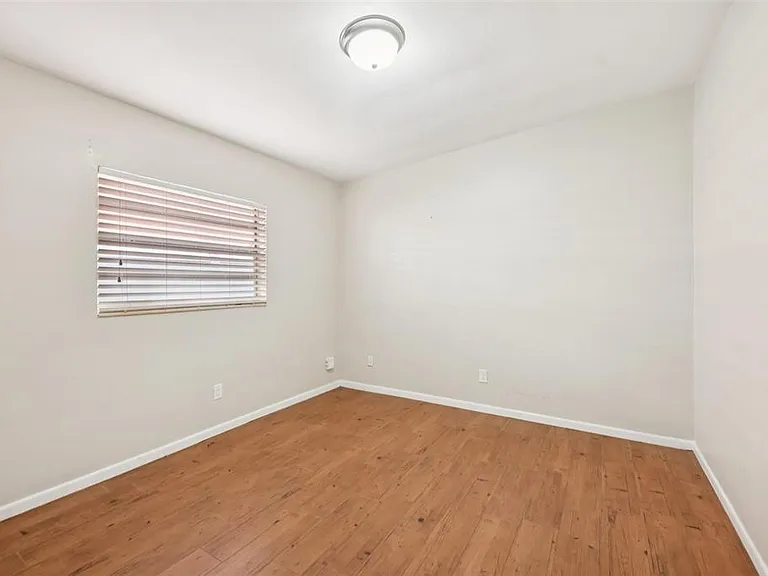 1417 E Harding St — Photo 13