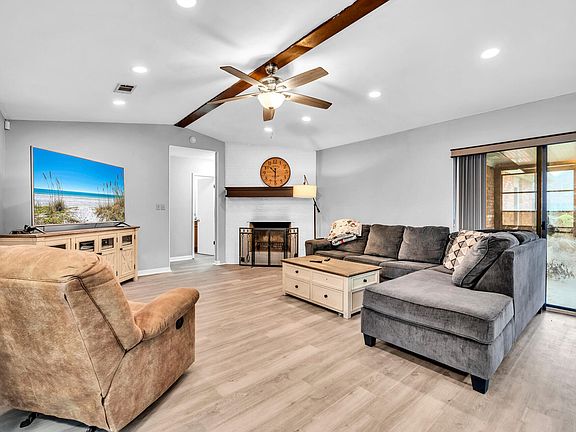 3rd image of 331 Dawn Ln