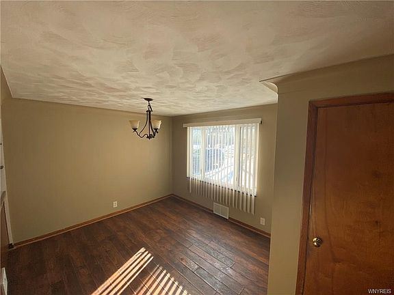 4th image of 39 Pierpont Ave