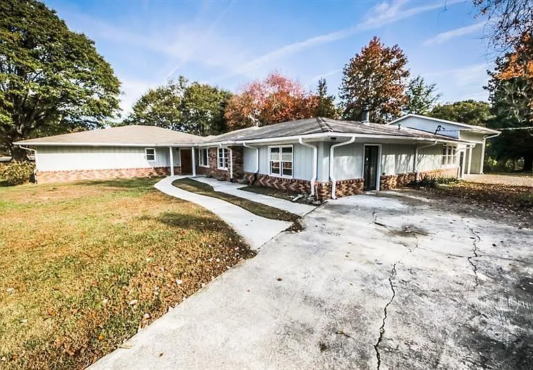 5075 Winters Chapel Rd — Photo 2