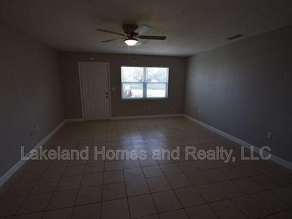 3rd image of 909 E Bella Vista St