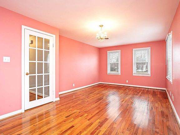 5th image of 723 Country Club Dr