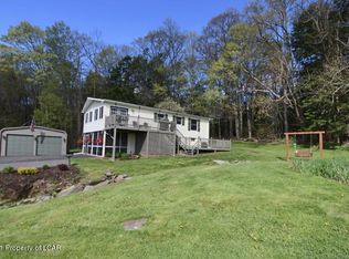 1486 Lower Demunds Rd, Dallas, PA 18612
