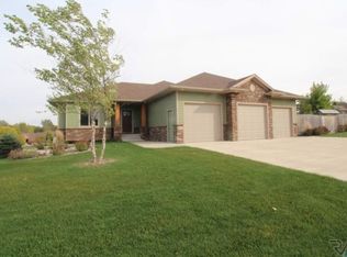 6000 S Shadow Ridge Ave, Sioux Falls, SD 57108
